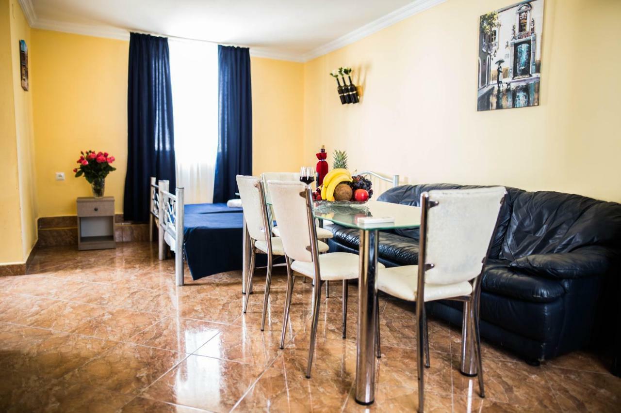 Central Apart-Hotel Batumi Eksteriør billede