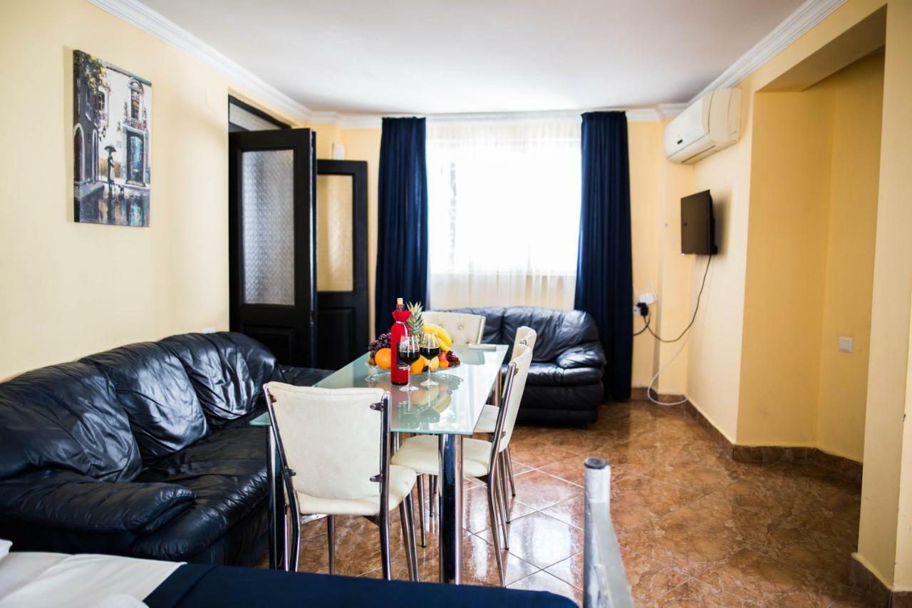 Central Apart-Hotel Batumi Eksteriør billede